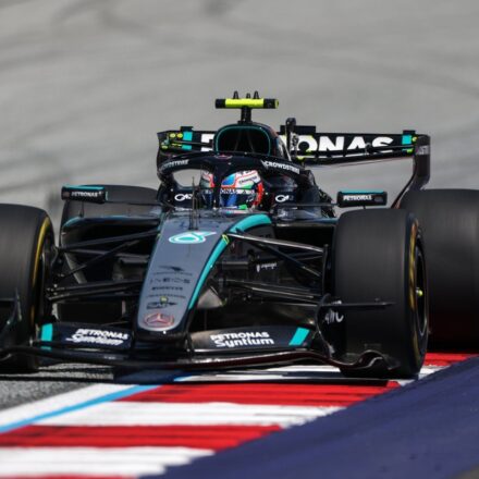 Antonelli à l'aise devant McLaren, Ferrari et Russell loin du compte
