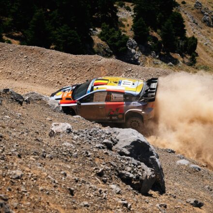 Neuville face à Ogier : grosse bagarre au Rallye de l'Acropole !