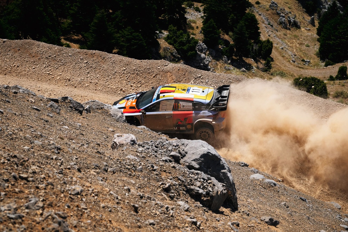 Neuville face à Ogier : grosse bagarre au Rallye de l'Acropole !