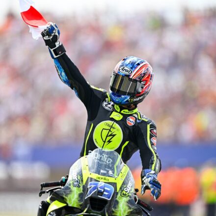 Ogura décroche sa première victoire, énorme chute pour Bezzecchi