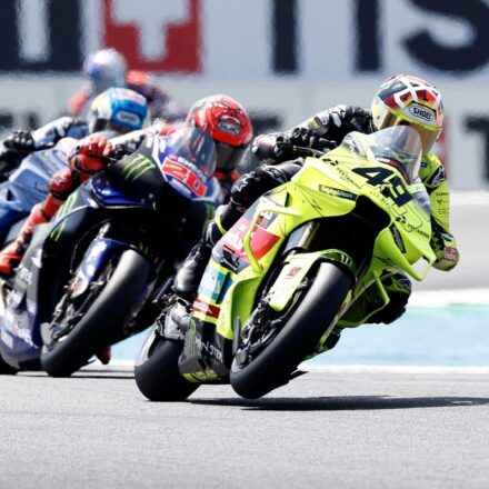 Di Giannantonio résiste aux Aprilia et assure le show