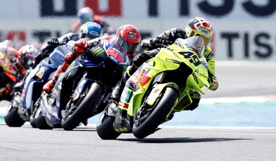 Di Giannantonio résiste aux Aprilia et assure le show