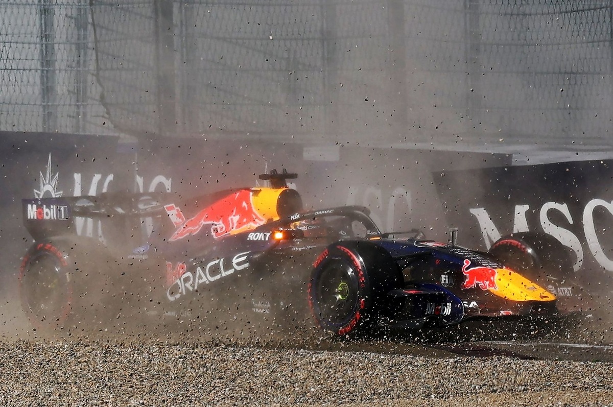 Crash de Verstappen : l'absence de double drapeau jaune pose question, la FIA s'explique