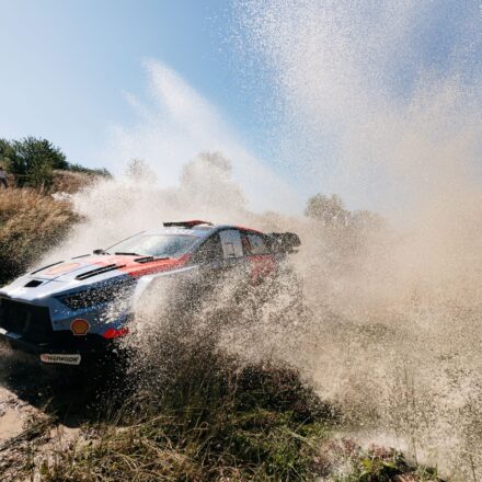 Ogier menace Neuville pour un dimanche à suspense en Grèce !