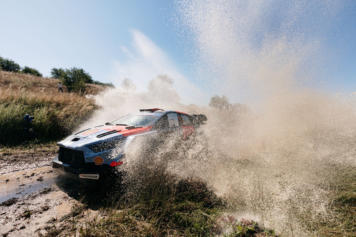 Ogier menace Neuville pour un dimanche à suspense en Grèce !