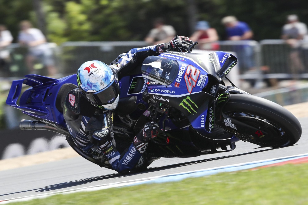 Álex Rins en competición