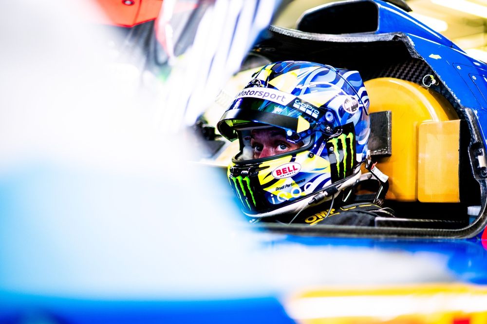 Valentino Rossi a bordo de la Hypercar BMW durante una prueba