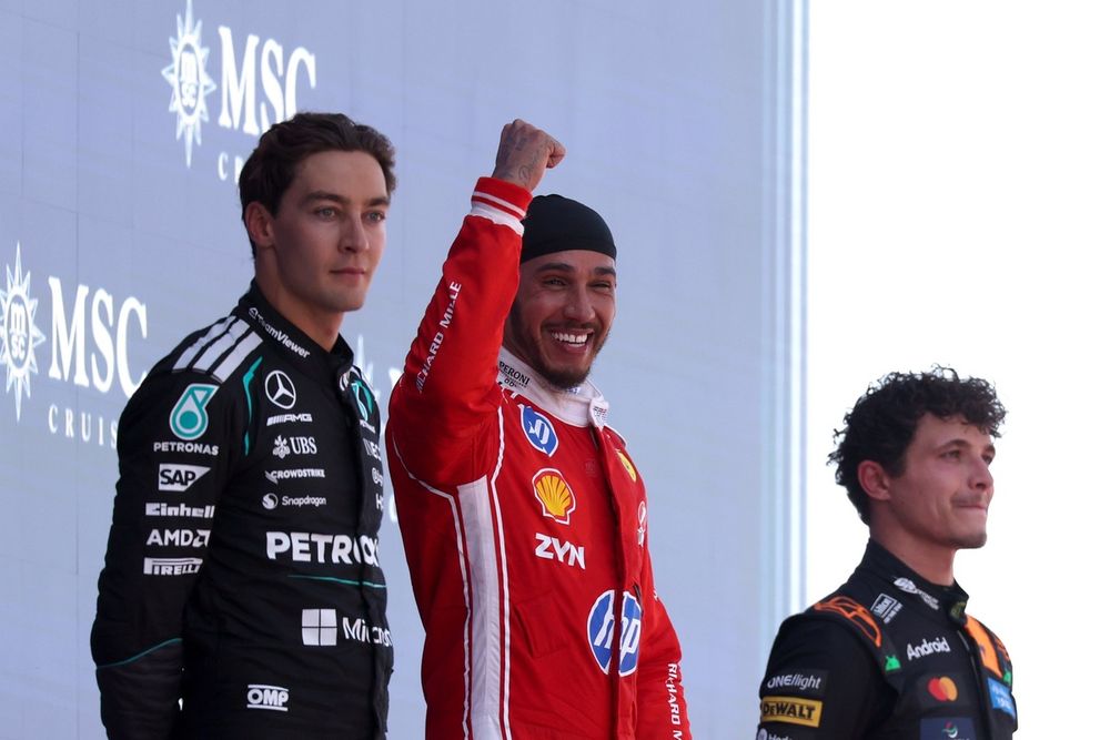George Russell, Lewis Hamilton y Lando Norris en el podio del GP de Barcelona