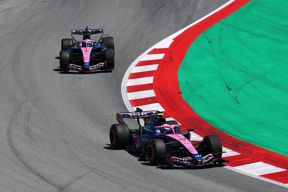 Franco Colapinto y Pierre Gasly en el GP de Barcelona.