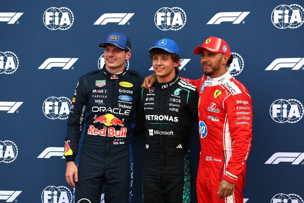 Max Verstappen, Kimi Antonelli y Lewis Hamilton