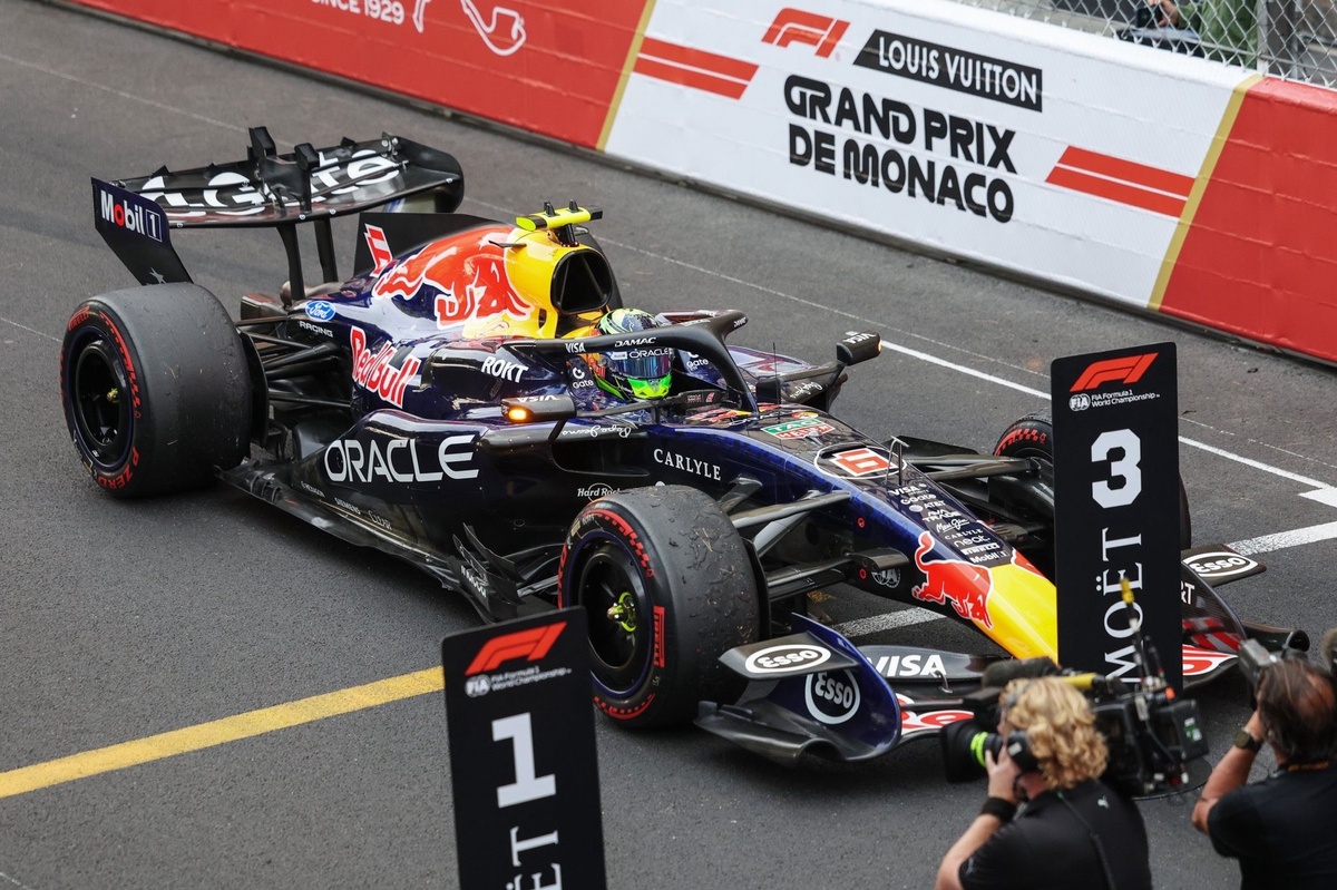 Isack Hadjar en su Red Bull Racing durante el Gran Premio de Mónaco 2026