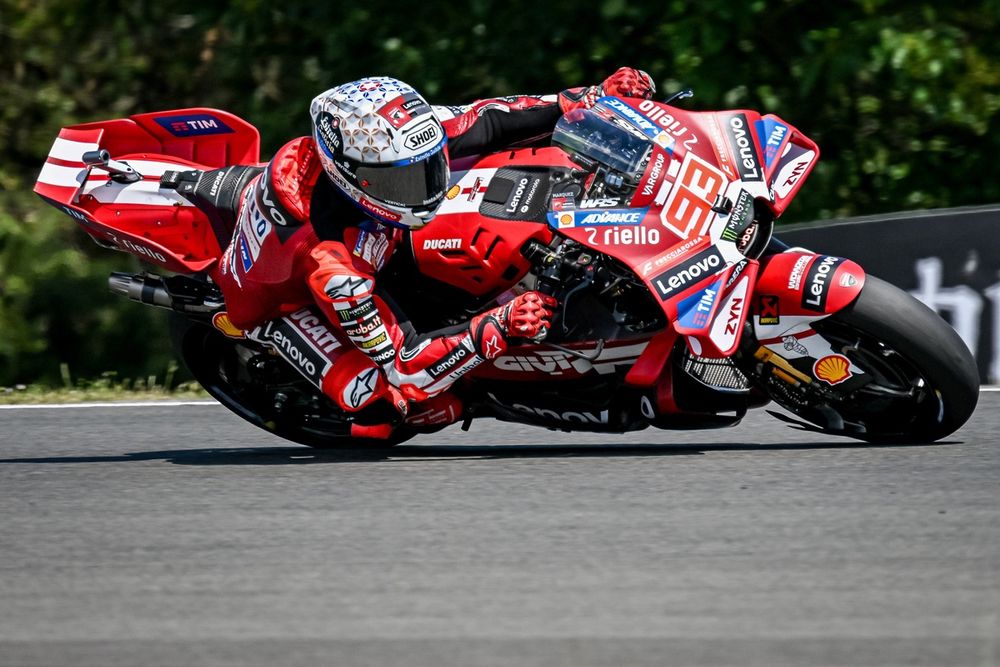 Marc Márquez sigue aferrado en la derecha