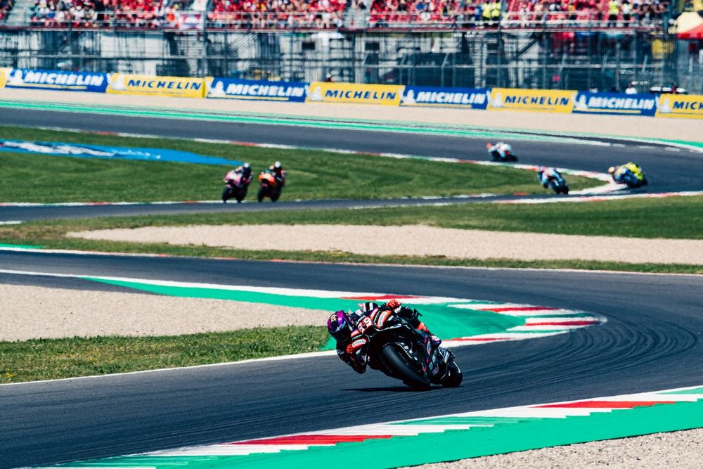 Jorge Martín evalúa su Aprilia RS‑GP26