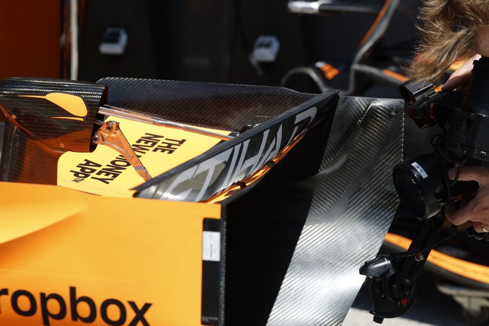 McLaren a utilisé son aileron arrière classique ce vendredi en Autriche.