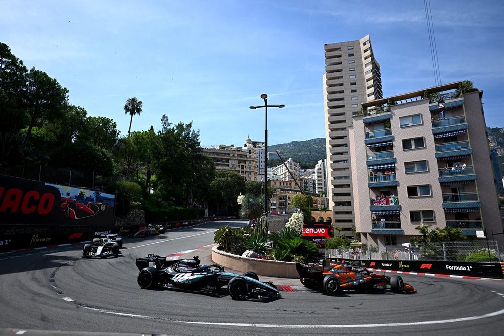 George Russell detrás de Lando Norris