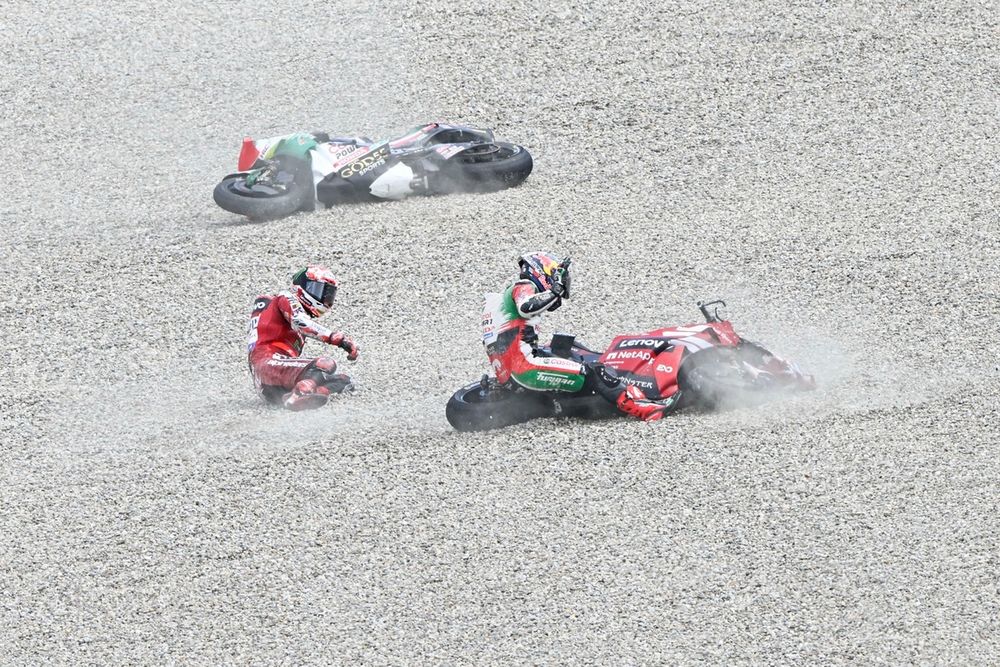 Pecco Bagnaia reacciona a las medidas de seguridad tras la caída de Johann Zarco