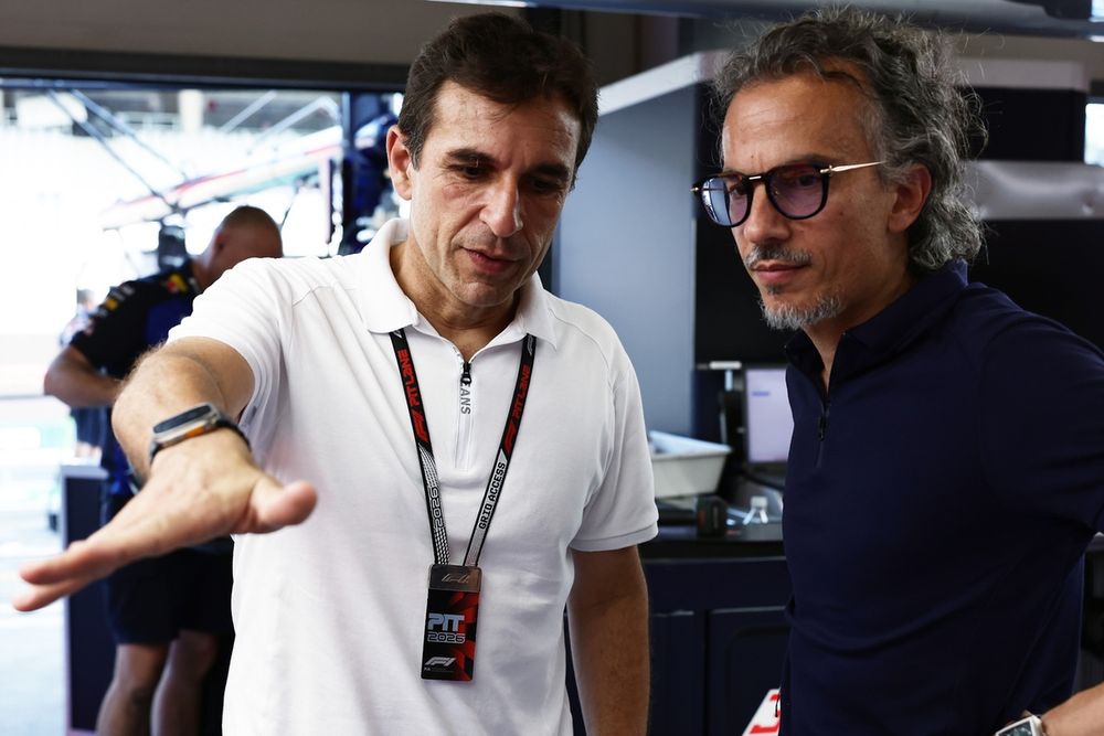 Pierre Waché, el director técnico de Red Bull, junto a Laurent Mekies, el presidente de la escudería.
