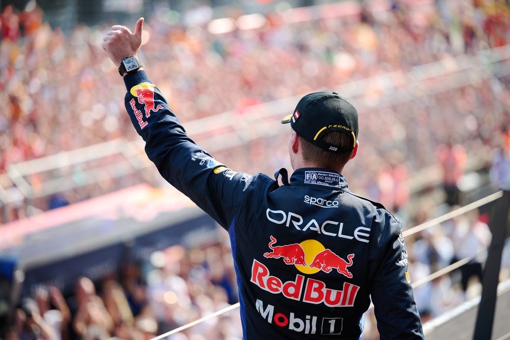 Max Verstappen en la segunda posición del podio