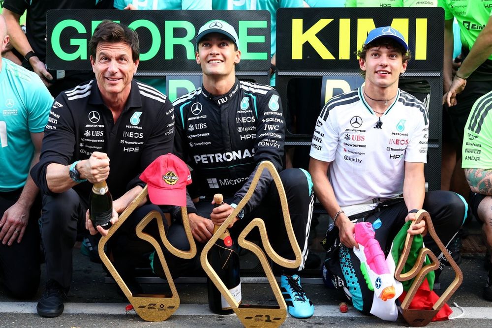 Toto Wolff con sus pilotos después del GP de Austria