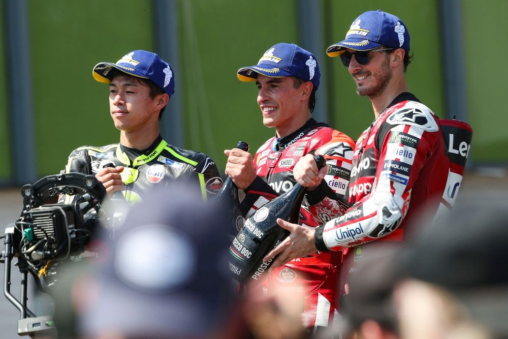 Francesco Bagnaia vence el sprint de Brno.
