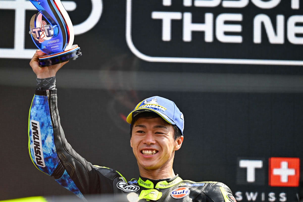 Ai Ogura tras su victoria en la MotoGP