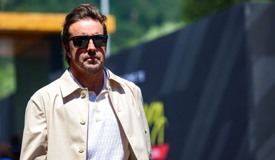 Alonso prédit un "triste" spectacle à Silverstone avec les F1 2026