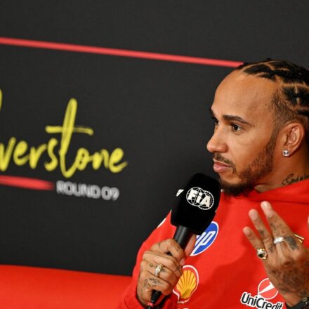 Hamilton craint un "déficit deux fois plus important" pour Ferrari à Silverstone
