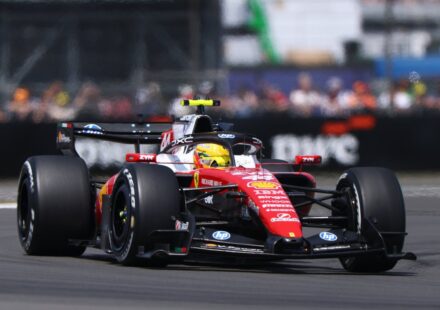Hamilton devant Mercedes, McLaren en difficulté