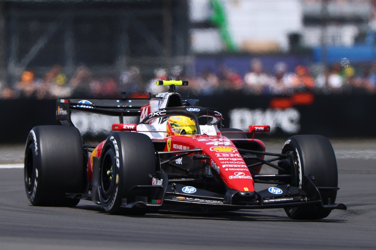 Hamilton devant Mercedes, McLaren en difficulté