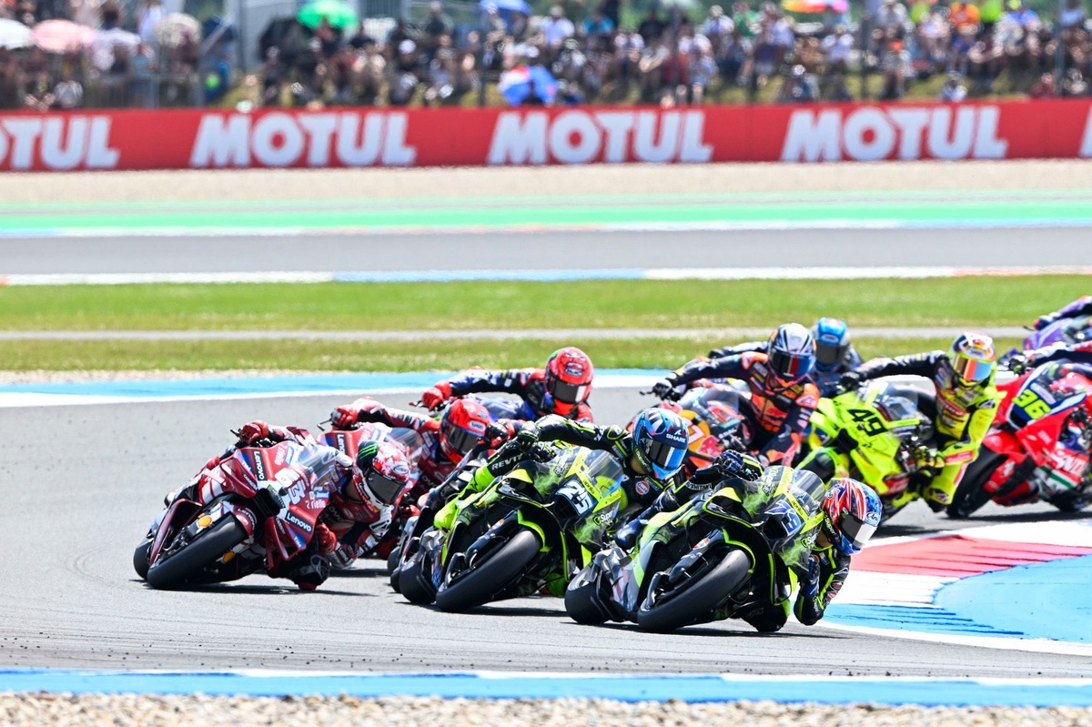 Huit pilotes en 63 points : le championnat se resserre avant la mi-saison