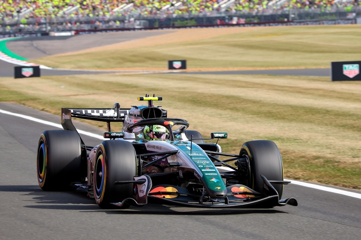 Norris se ralentiza por problema de frenos en la clasificación sprint