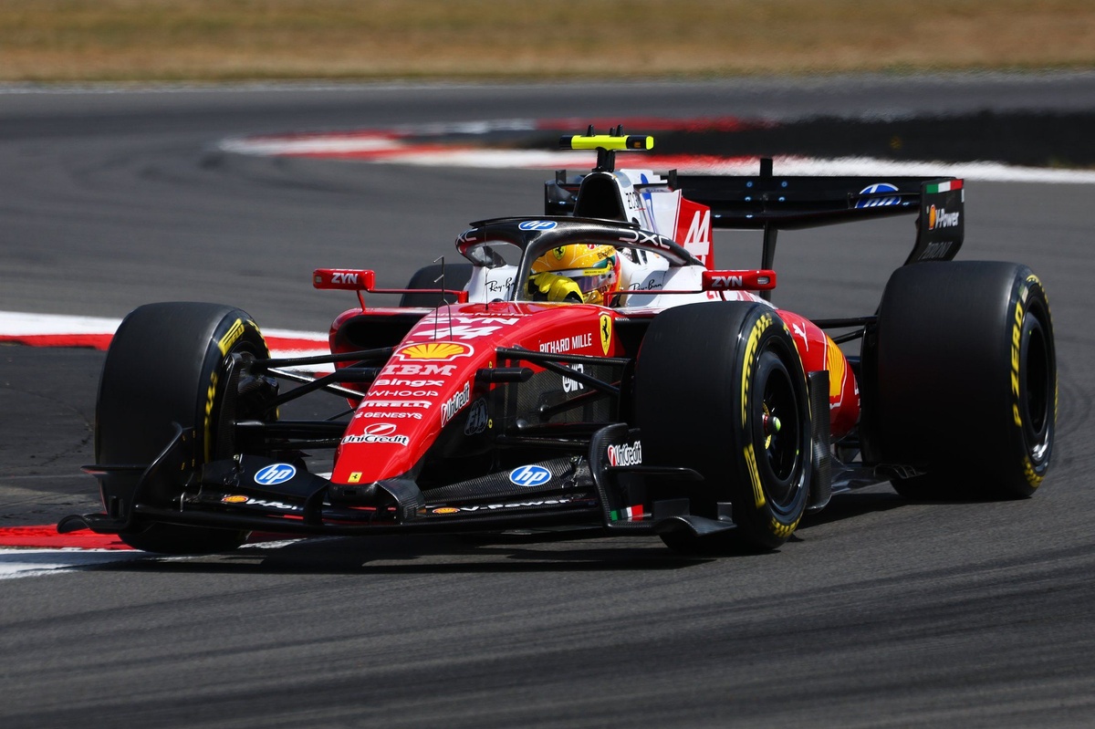 Lewis Hamilton penalizado por su decisión de ajuste en Silverstone