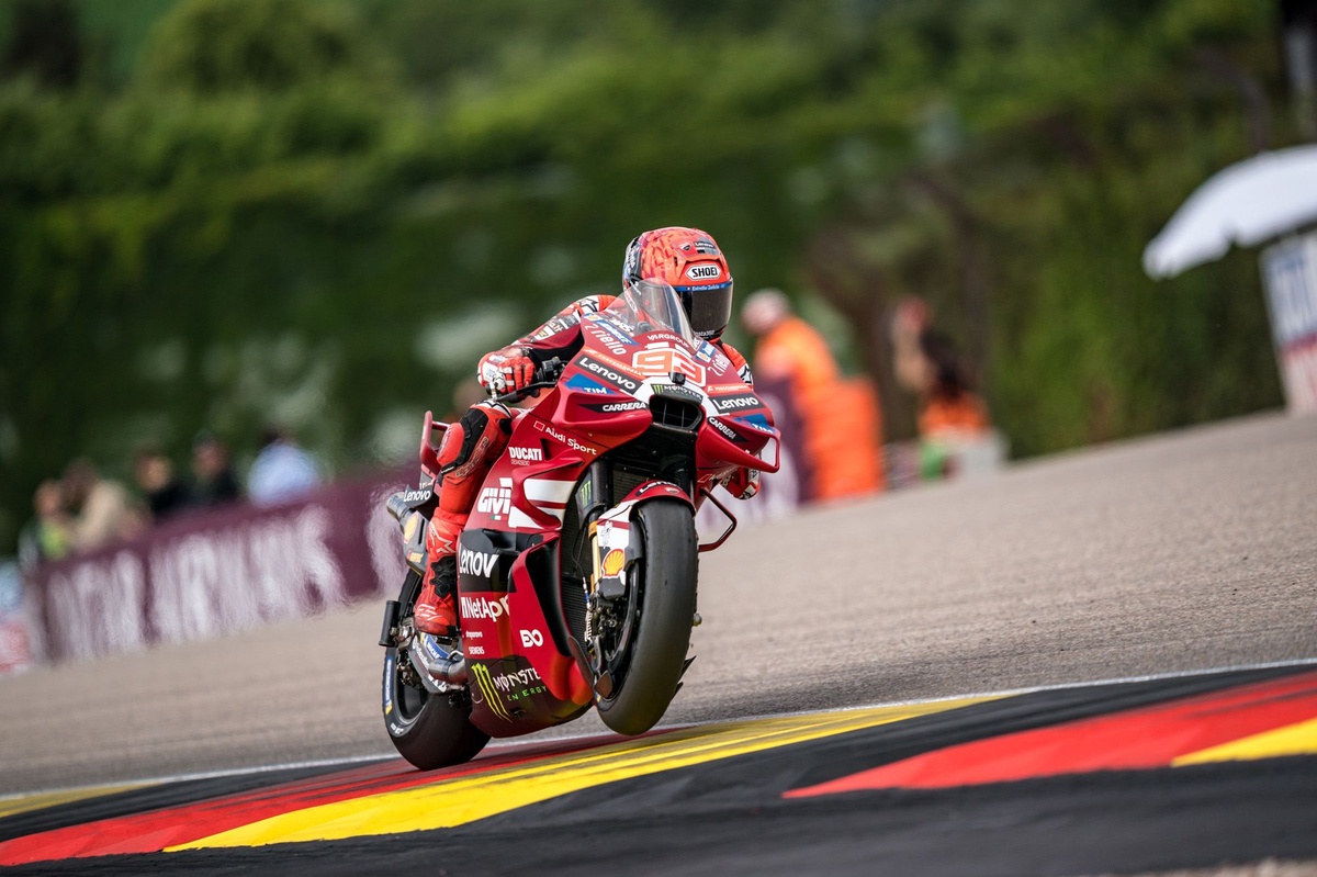 MotoGP: Márquez en evento, Bagnaia responde a suscriptores ausentes