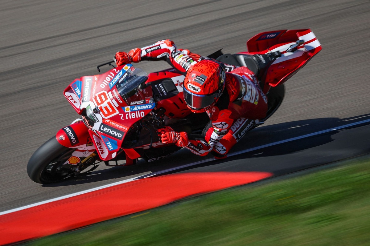 Marc Márquez lidera el sprint final sin revuelo, terminando con serenidad.