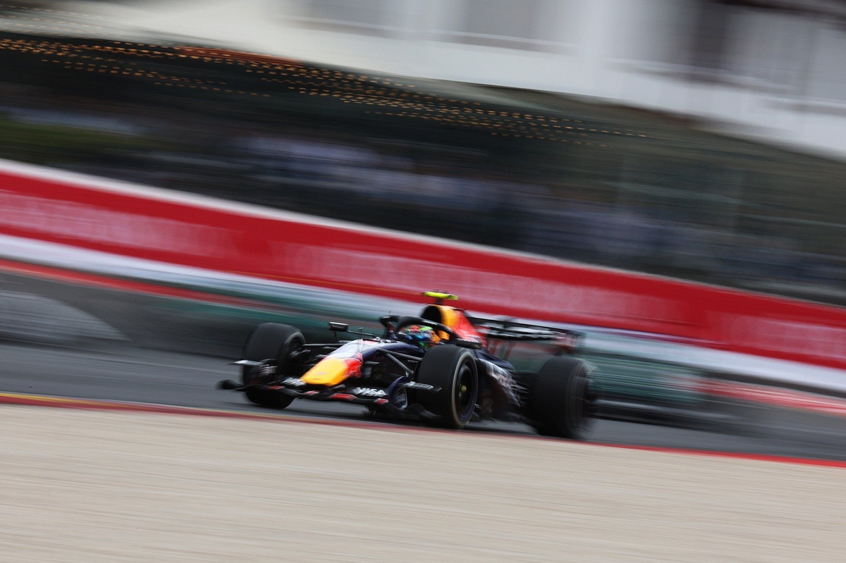 Red Bull asegura victoria tras remontada heroica de Hadjar en Spa.