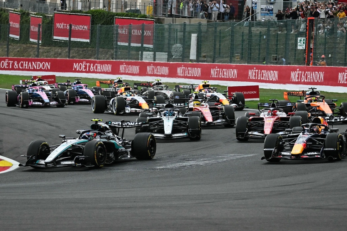 Problema de potencia afecta a los motores Mercedes al arrancar en la pista de Spa.