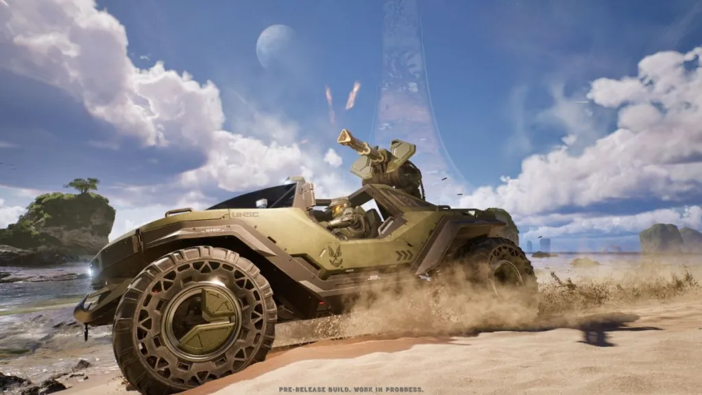 Master Chief conduciendo un Warthog en Halo Campaign Evolved