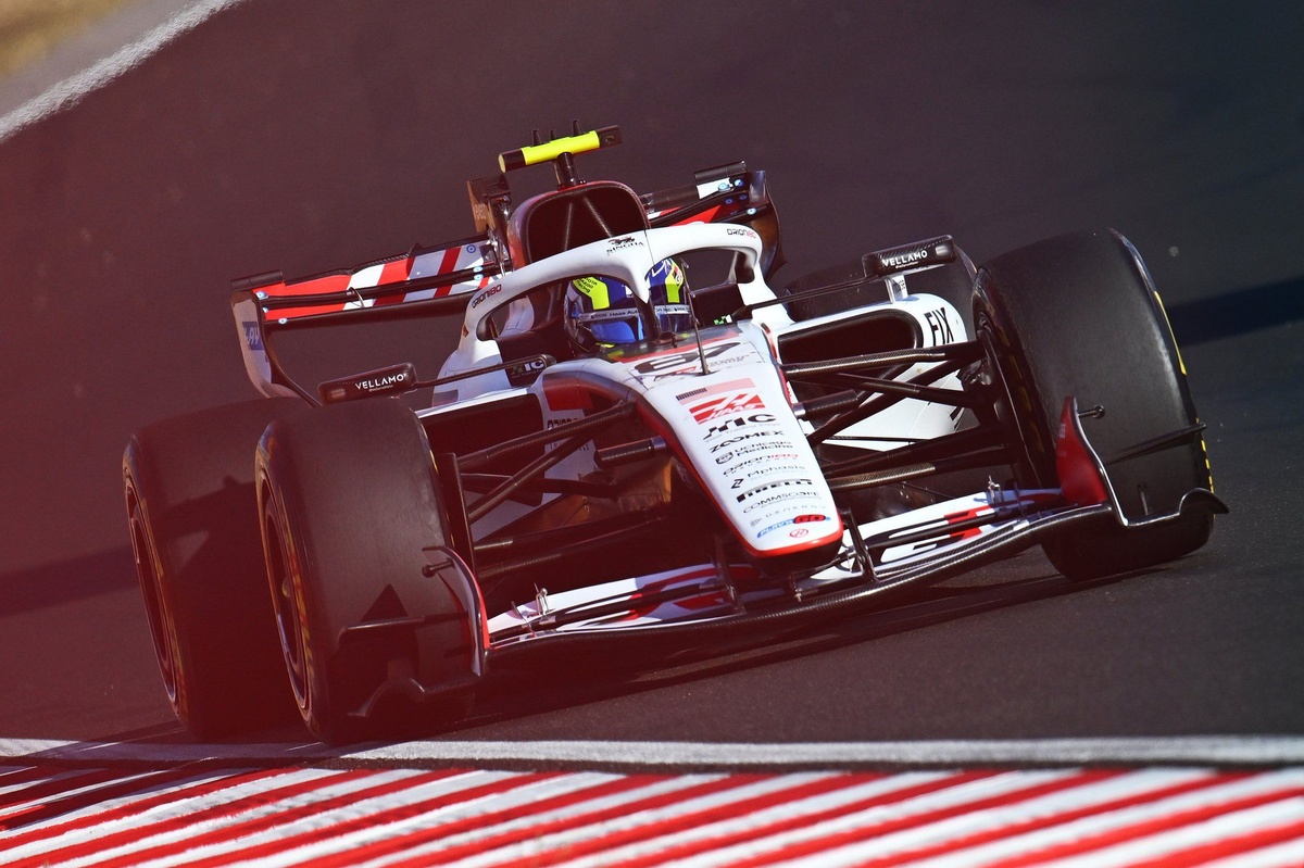 Le signal d'alarme est tiré chez Haas : "On ne devrait pas se battre avec Aston Martin"