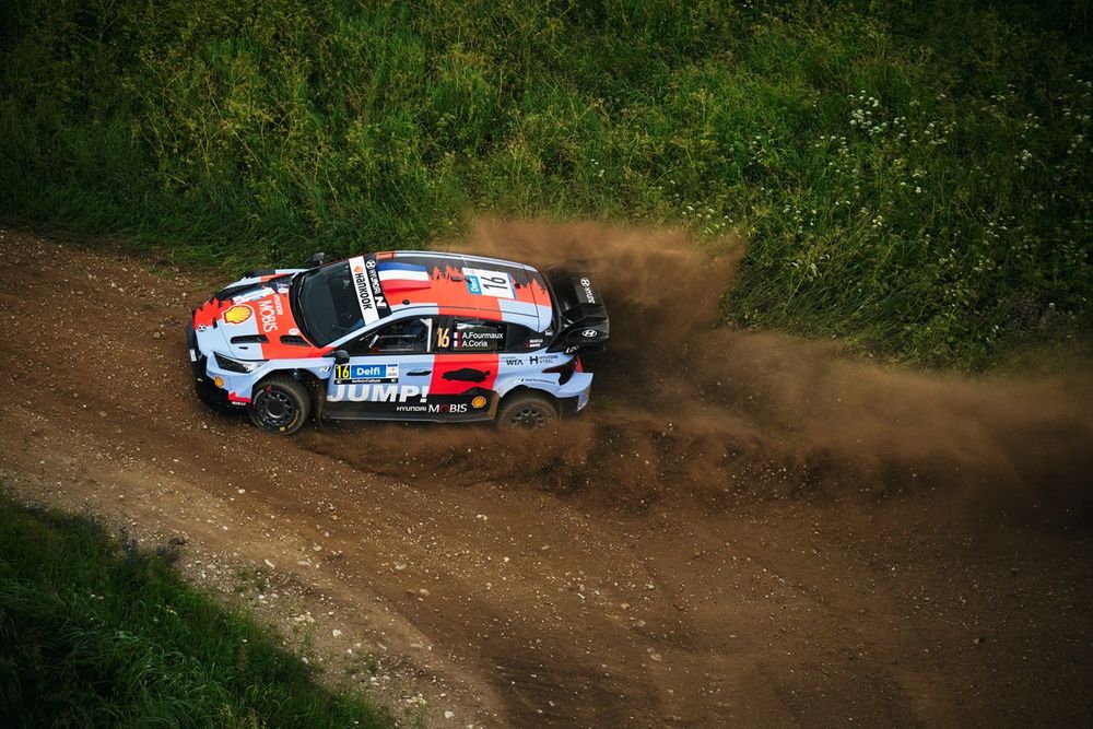 Adrien Fourmaux sort d'un podium en Estonie.