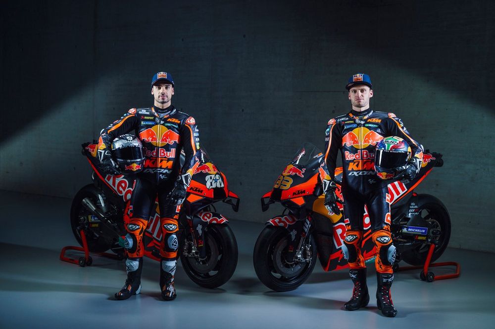 Miguel Oliveira y Brad Binder en la KTM 2022