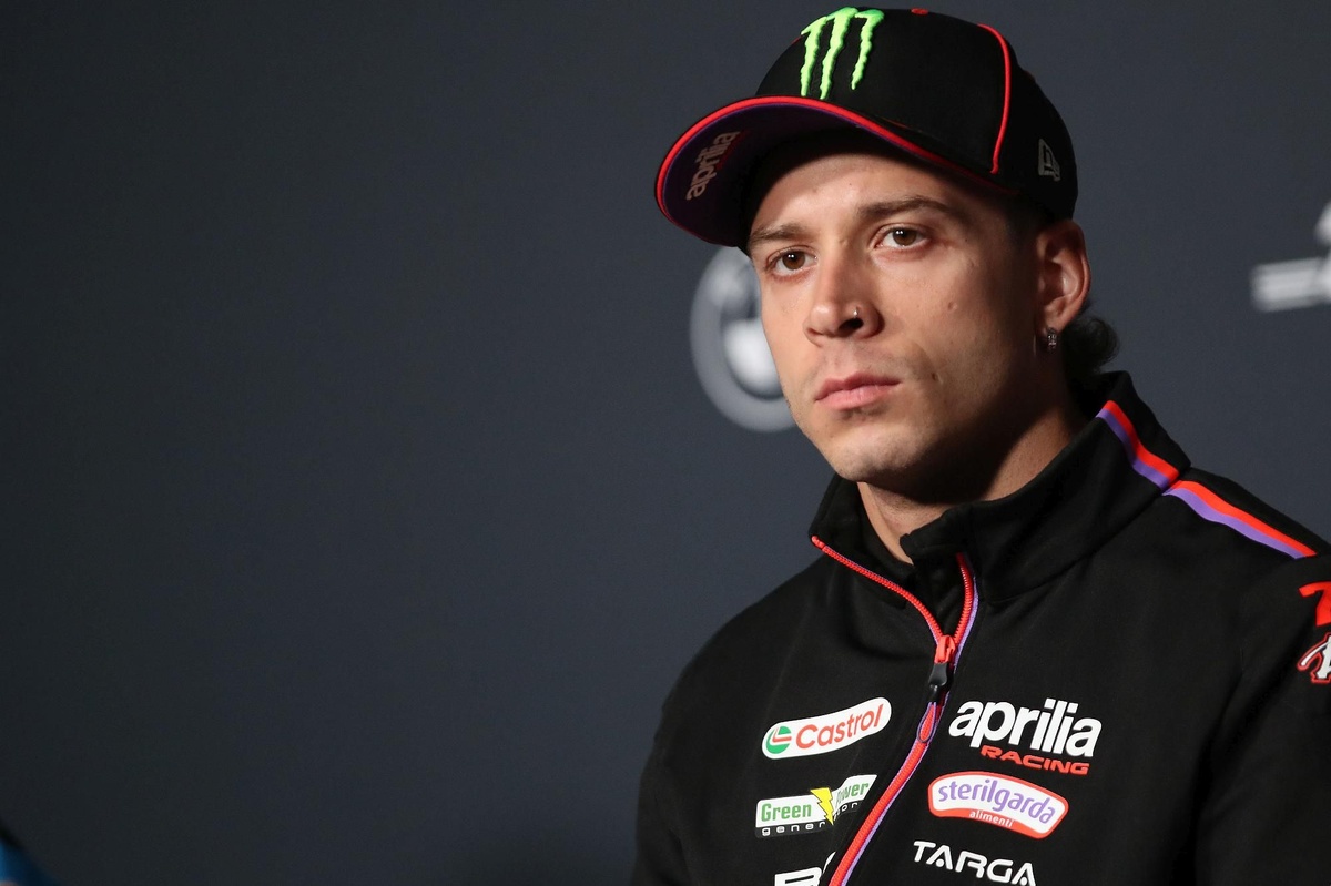 Marco Bezzecchi en su moto