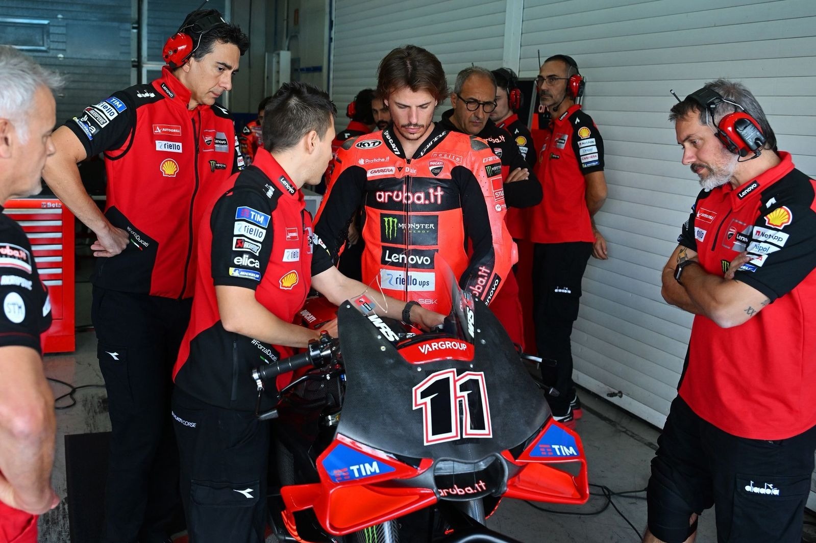 Bulega establece el mejor tiempo con la Ducati GP27 a Barcelona