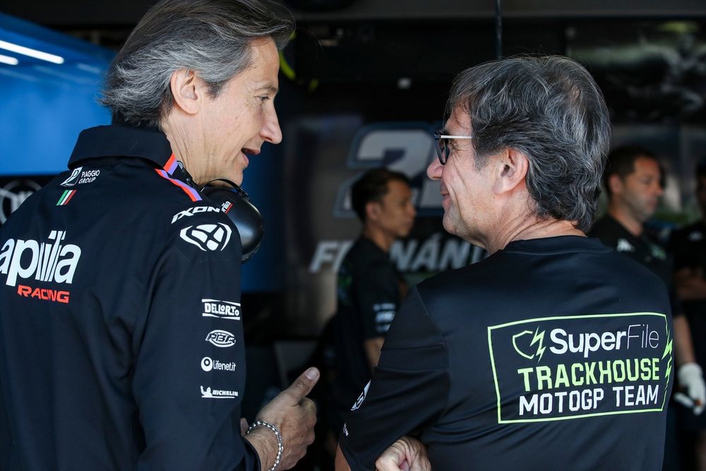Massimo Rivola, PDG Aprilia Racing, y Davide Brivio, equipo principal Trackhouse Racing