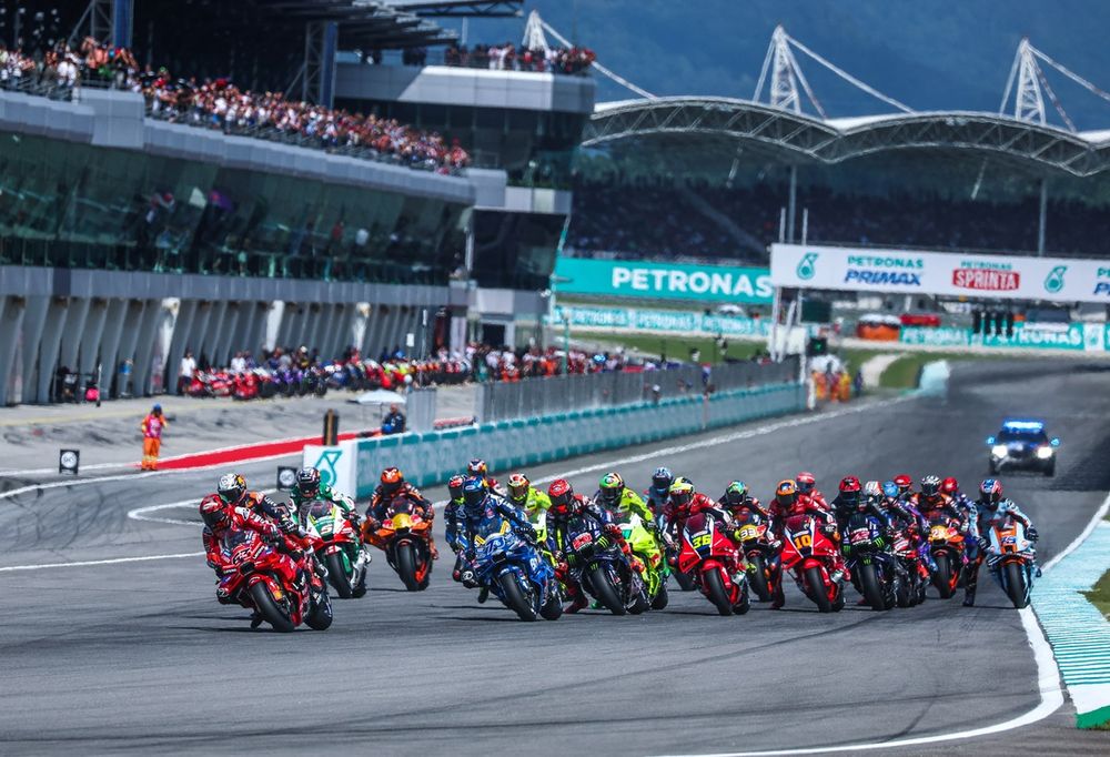 Inicio de la carrera en Sepang