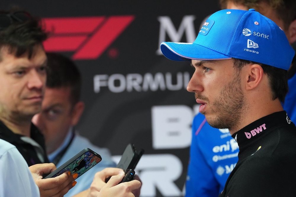 Pierre Gasly frente a la prensa después de las clasificaciones en Spa