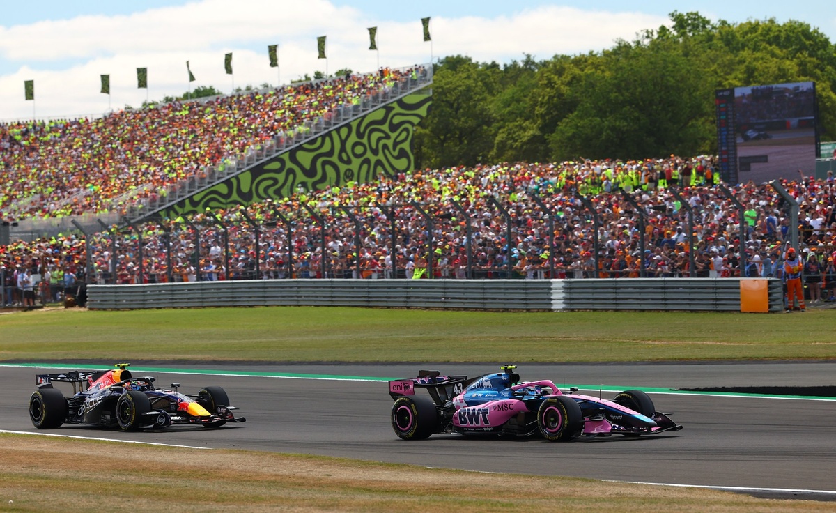 Isack Hadjar intentando recuperarse en el sprint de Silverstone.