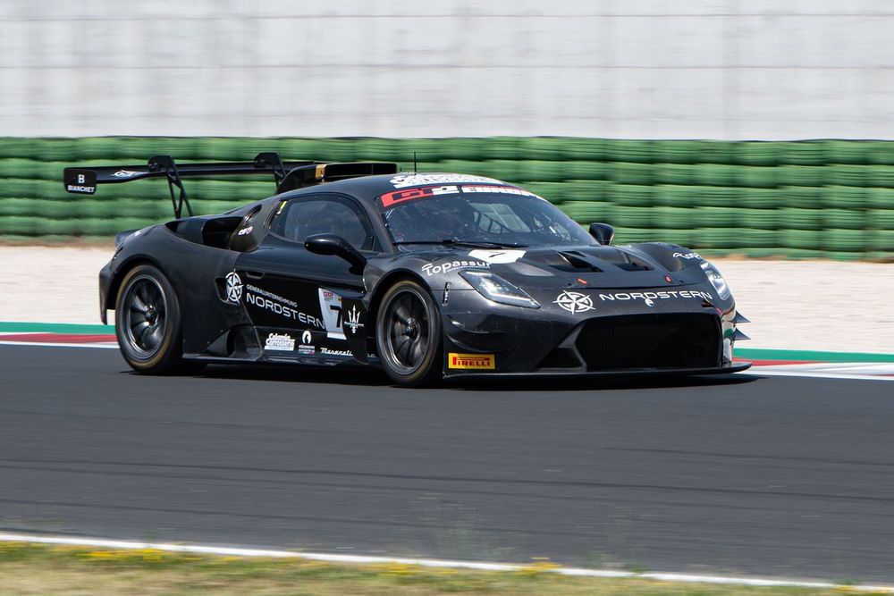 #7 Dinamic Motorsport, Maserati GT2: Roberto Pampanini, Mauro Calamia