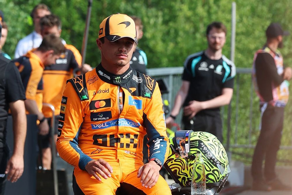 Lando Norris en la pista de Spa después de la sesión de clasificación