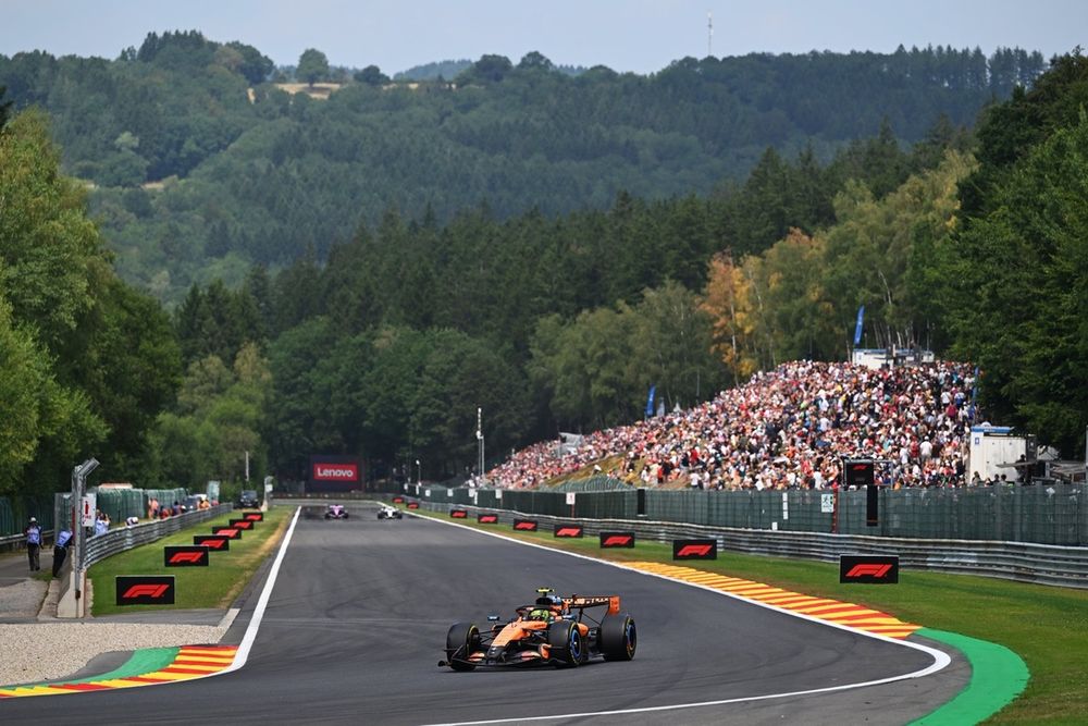 McLaren parecía gestionar su energía superior a Mercedes en Kemmel, con menos super clipping en la recta final