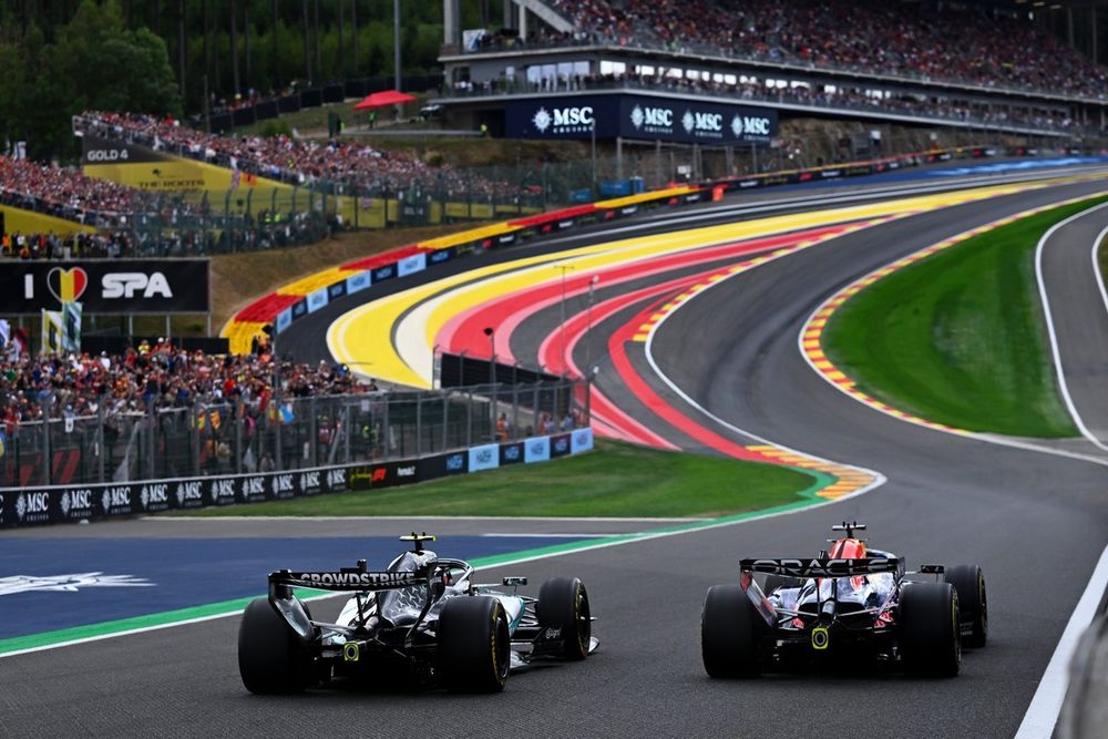 Verstappen supera a Antonelli tras la salida en la GP de Bélgica